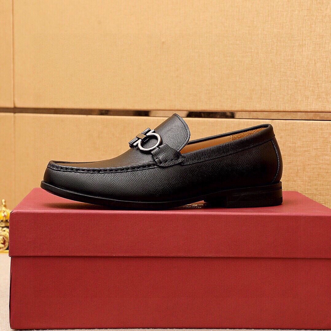 Ferragamo Black Metal-Bit Loafers - Leather Lining